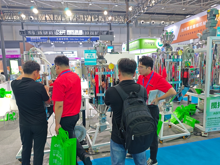 青島中邦凌精彩亮相 2024 年“亞太橡塑展”