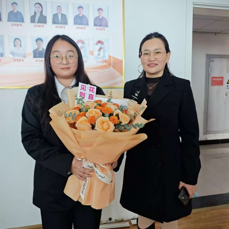 青島安捷能慶賀同事入職一周年