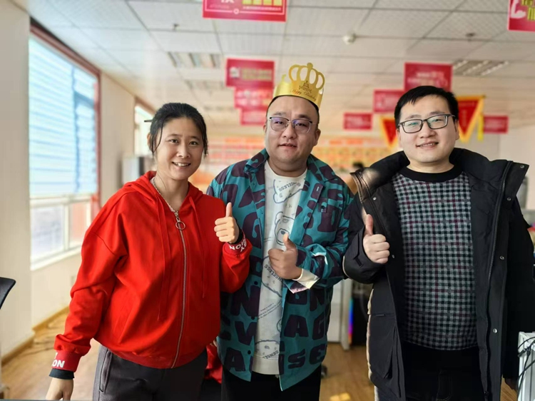 情暖職場——青島安捷能慶賀員工入職一周年紀(jì)念！