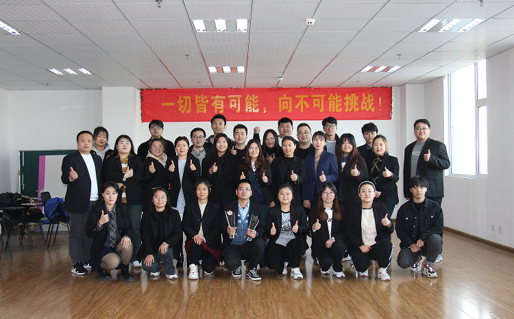 強(qiáng)化企業(yè)文化，共享成績(jī)，游戲抽獎(jiǎng)環(huán)節(jié)歡聚一堂